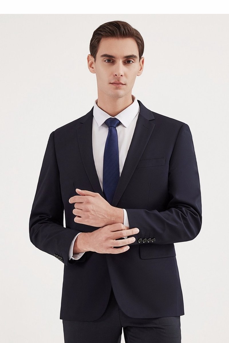 英伦绅士风格复古男装,究竟有何魅力?为什么它能成为男士衣橱中的经典选择呢?今天就让我们一起深入探讨这一话题。